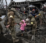 Le Conflit Ukrainien : Baisse des Aides et Nouvelles Estimations du FMI